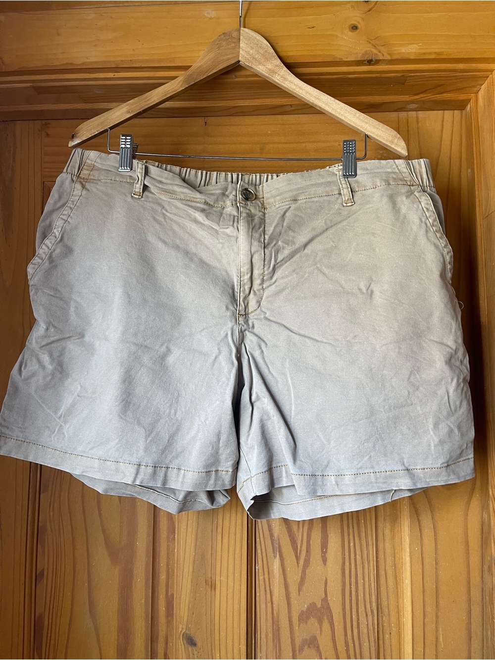 Old Navy Men's Tan Flat-Front Cotton Shorts